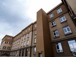 Plzeňská 20. základní škola získala novou nástavbu s odbornými učebnami a zelenou střechou